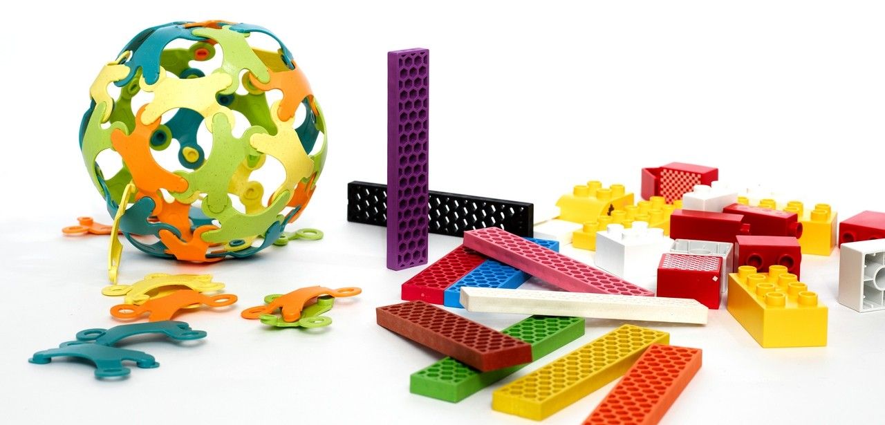 Nachhaltiges Spielzeug: Plastik oder Holz? (Foto: FNR/Ramona Petrolle)