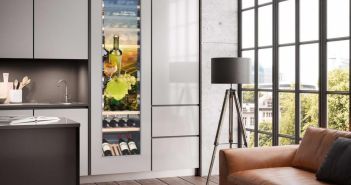 DATA MODUL präsentiert transparentes 48-Zoll-Stretched-Display mit 47 Prozent (Foto: DATA MODUL)