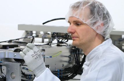 Thermisch entkoppelte Luftlagerführung minimiert Kalibrieraufwand und erhöht spürbar Wiederholgenauigkeit Patentierte Luftlagerpositionierung gewährleistet submikrometergenaues reibungsfreies und thermisch stabiles (Foto: JAT - Jenaer Antriebstechnik GmbH)